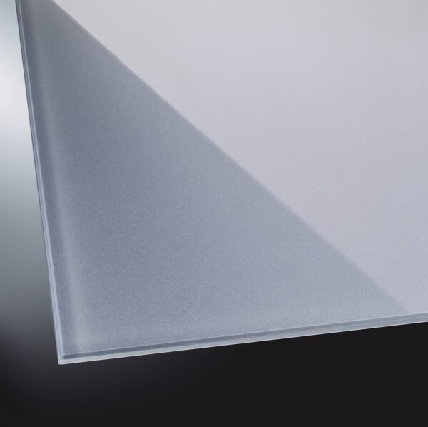 lackiertes-glas-glaenzend-metal-grey-ral-9006-glasheld Lackiertes Glas glänzend | Metal Grey 9006 | nach Maß