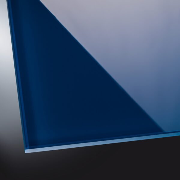 lackiertes-glas-glaenzend-petrol-blue-ral-5001-glasheld Lackiertes Glas glänzend | Petrol Blue 5001 | nach Maß
